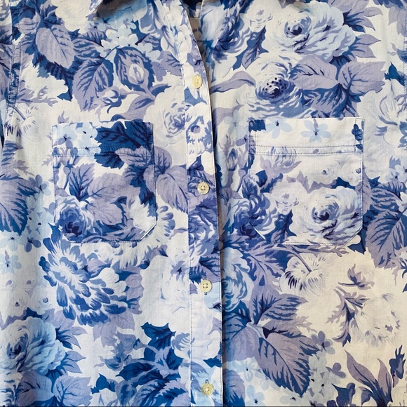 LRL 90’s button down cotton blue and white  floral shirt. Double front pockets - Picture 6 of 7